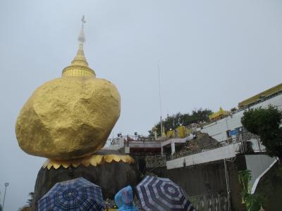ミャンマー再訪の旅（17）　　　　　　　　　　　　　ゴールデンロックは雨。