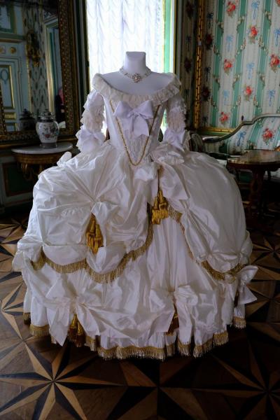 ロシア観光２０１７　クスコヴォ　オスタンキノ宮殿に展示されていたドレス