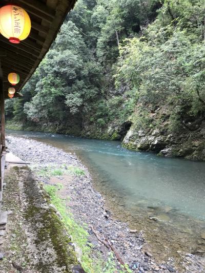 念願の川床料理をいただきに高尾へ。