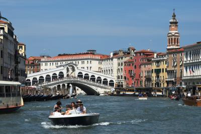 ヴァポレットでカナル運河を遊覧　　サンマルコ前～リアルト橋　　～イタリア旅行 2019 ③