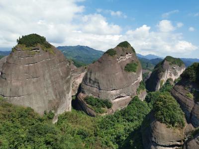 中国　桂林・張家界2019･･･（5）桂林名物タニシのような丹霞地形、世界遺産「八角寨」　暗闇の中の三江での乗り換えも
