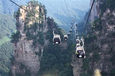 武陵源・天子山自然保護区観光　　少数民族ショー「魅力湘西」も鑑賞
