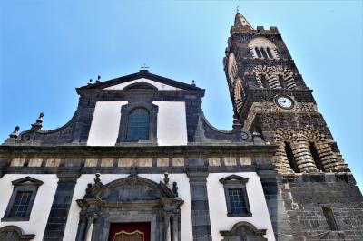 魅惑のシチリア×プーリア♪　Vol.481　☆ランダッツォ：古城と黒い教会の美しい景観♪