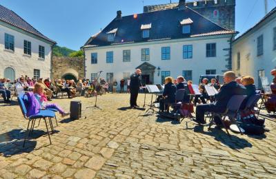 女ヴァイキングの末裔達の兵役と社会参加の歴史を求めて、ベルゲンの旅