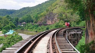 2019 バンコク 小旅行 02 落ちる～断崖絶壁を通る鉄道を体験せよ！
