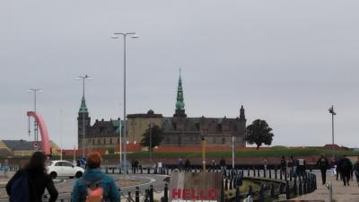 2019年9月母と娘の北欧旅行     コペンハーゲンクロンボー城と運河クルーズで後ろ姿の人魚姫