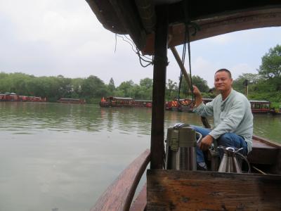 西渓国家湿地公園の手こき遊覧船で、中国人カップルと食事をし、高級中国茶西湖龍井をしたなむ♪2019年９月中国 杭州７泊８日(個人旅行)１６