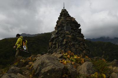早秋の紅葉に鹿島槍ヶ岳カクネ里氷河が見えた！