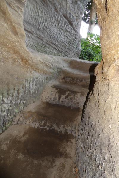 栄勝寺境内の隧道