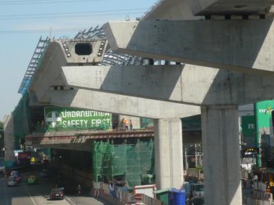 バンコクの高架鉄道ＢＴＳの北側の延長路線の建設工事が進められています。