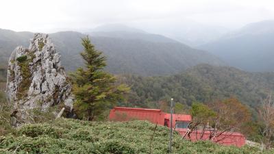 四国剣山１０月　紅葉を求めて笹野原の頂上へ