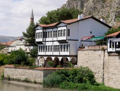 2019.8トルコの知人を訪ねる23-Hazeranlar Mansion博物館，Yesilirmak川沿いを歩く