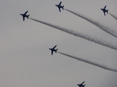 ブルーインパルスの曲芸飛行に満足したエアフェスタ浜松基地でした。