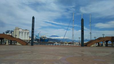 今日の白い積雪の富士山の姿を、写真に撮る！