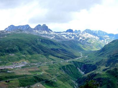 スイス・ハイキングの旅　2019夏-9（ホスペンタール～メンドリ～アンデルマットを歩く）