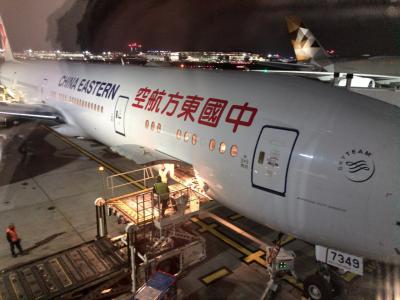 中国東方航空 MU552便 ヒースロー空港から上海浦東国際空港(サテライトに到着)