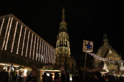ドイツ・フランス、クリスマスマーケットを巡る  ～１日目　ニュルンベルクで美味しいソーセージを～