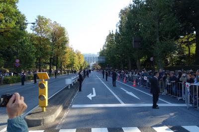 即位パレード:赤坂御所付近で
