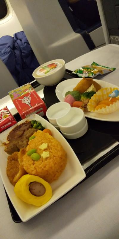 ７才とハワイ★機内