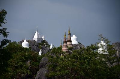 北部タイ放浪記　ランパーンの断崖絶壁にそびえる寺院体験記