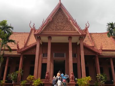 急成長するカンボジアの首都プノンペンで歴史を感じる1日