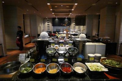 ０４．台風１９号接近中のＨＶＣ熱海伊豆山&VIALA１泊　ブッフェ オリーヴァの朝食その１　バイキングのお料理その１