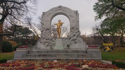 2019晩秋ウィーン再訪 美術館巡りと街歩き5 街歩きの締めくくりはオペラ座、開演前にフライトキャンセルの連絡が