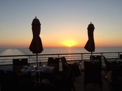 オーシャニア・リビエラ地中海クルーズvol.32　リビエラの終日航海☆テラス・カフェの夕陽とフェアウェルパーティ♪