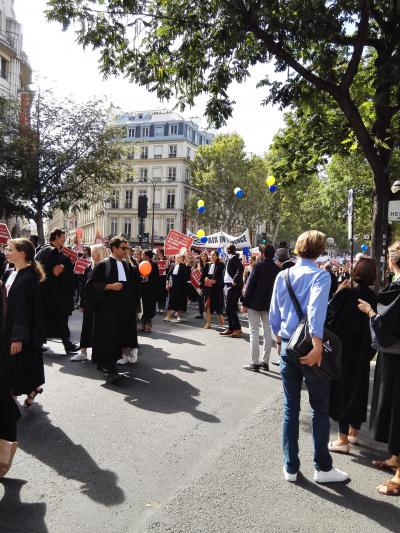 5度目のパリ!脱定番?の自由旅13日間 その7 デモ活動に出くわした( ; ゚Д゚)