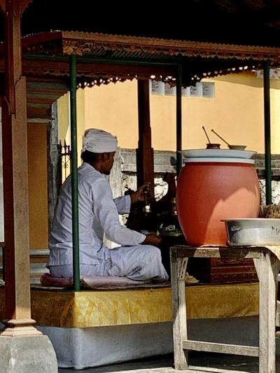 女神サラスワティに祈りを捧げる日