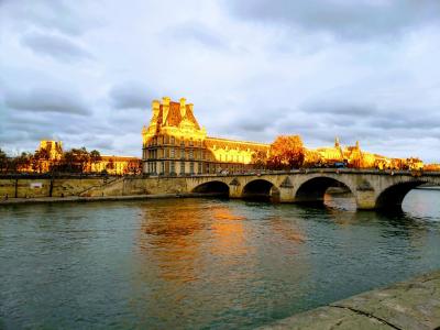 パリへの道のりは遠い 1日目その② アウトレットで買い物してる裏で。。。