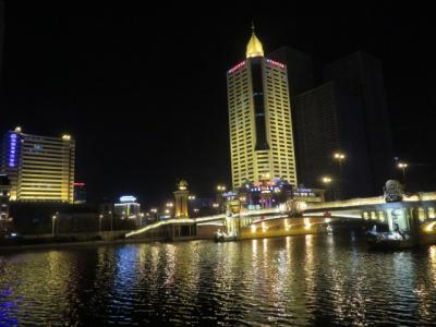 中国　「行った所・見た所」　天津（夜の解放北路を歩いて大光明橋へ）