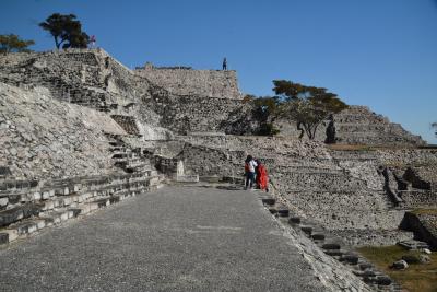 ビバ　メヒコ　メキシコシティからソチカルコ遺跡へ行きました。