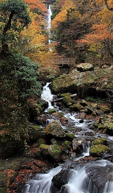 神庭の滝　龍宮岩へ