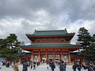 京都東山を初詣ぶらり散歩−平安神宮・祇園・錦市場と先斗町で京懐石−