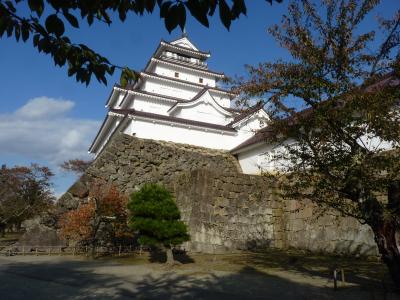 東北随一の名城に映える黄葉を求めて