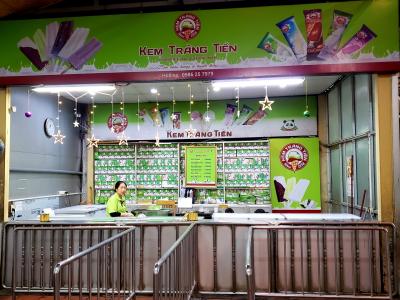 ベトナム ハノイ年末年始旅行その4 カオスなドンスアン市場見学と国民的アイスのお店