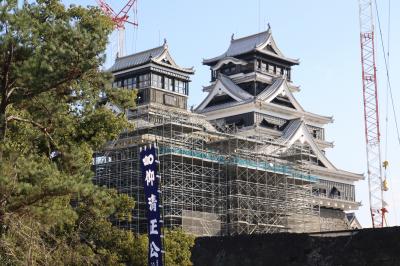 熊本城の「今」を見る。その後は熊本市電を撮り歩き熊本駅へ。