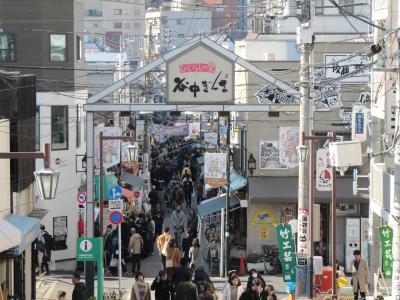 谷中銀座　まだ正月気分？でぷらぷら