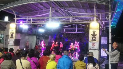 花蓮の夜市で原住民の文化に触れる