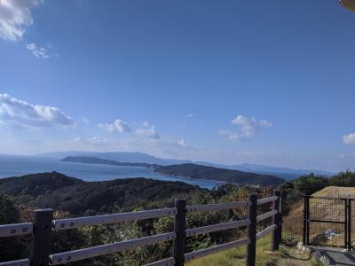 和歌山の青い空と世界チーズ商会のガレージセールと