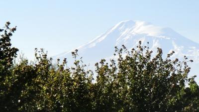 エレバンから見るアララト山は、旧約聖書の世界