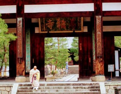 黄檗山萬福寺と京都の焼肉弘に六曜社珈琲店、大阪の洋食屋を二軒