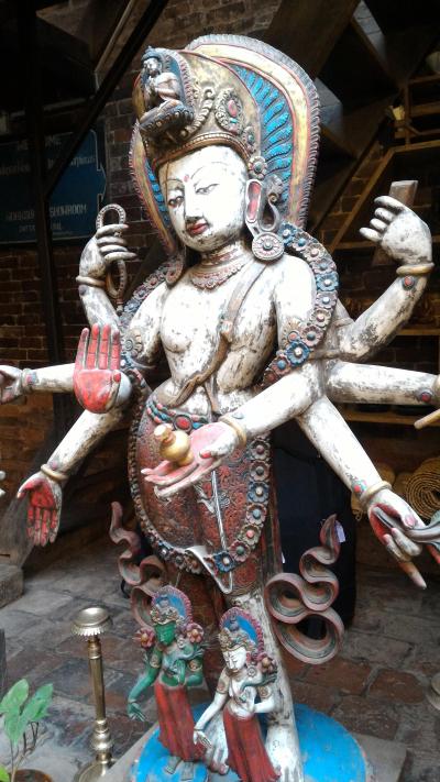 ネパール行(1) バンコクでラウンジはしご、そしてバクタブル