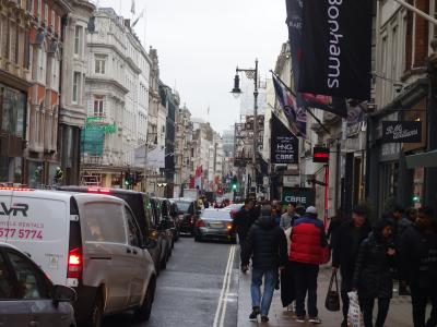 London(2.7) Oxfors Street をぶらぶら。銀ブラみたいなものです。