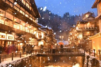 雪の銀山温泉と山形