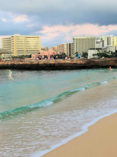 Oahu-25　カピオラニ公園-カピオラニビーチ　朝の散歩　☆爽快！閑静/清々とした広場