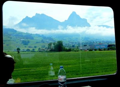 スイス・ハイキングの旅　2019夏-18補（アンデルマットへの列車の車窓から）