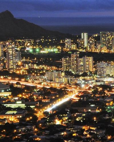 Oahu-54　ホノルル夜景　タンタラスの丘-ドライブ　☆スタジオタンタラス-記念撮影を