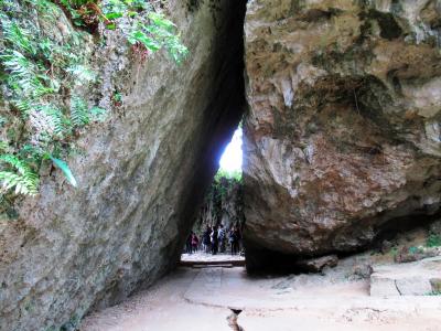 路線バスでめぐる沖縄の遺産と斎場御嶽の旅